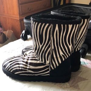 Size 9 Zebra print Uggs